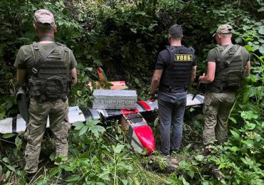 Закарпатські прикордонники виявили безпілотник, яким намагалися переправити сигарети до Румунії