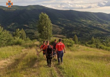 Закарпатські рятувальники надали допомогу травмованій туристці