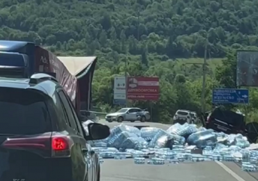 У Нижніх Воротах на Закарпатті ДТП за участю фури та ще двох автівок