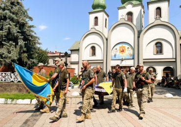 У Мукачеві в останню путь провели полеглого Героя Віталія Клименка