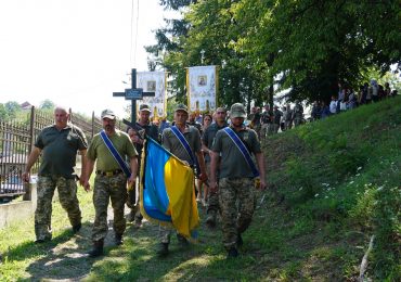 На Мукачівщині попрощалися із полеглим Героєм Василем Дешко