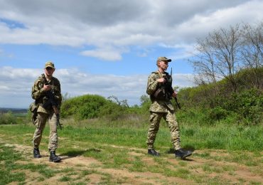 На Закарпатті 12 чоловіків намагалися незаконно перетнути українсько-словацький кордон