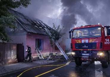 Трагічний ранок у Хусті: на пожежі загинула жінка