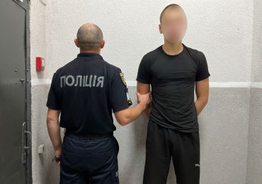 Кривавий конфлікт у Мукачеві: неповнолітній вдарив ножем 18-річного хлопця