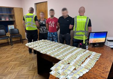 Троє виноградівців викрали з будинку закарпатця 32 тисячі євро