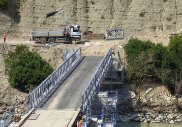 На Закарпатті зводять перший модульний міст