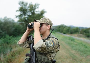 На Закарпатті затримали 24 порушників кордону, серед яких жінка та четверо дітей