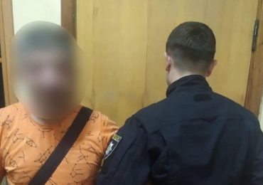 У Сваляві затримали чоловіка, який незаконно проник на територію приватного будинку