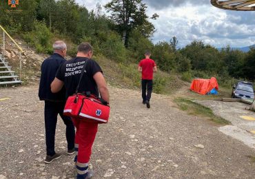 На Закарпатті, під час підйому крісельним підйомником, стало зле чоловіку