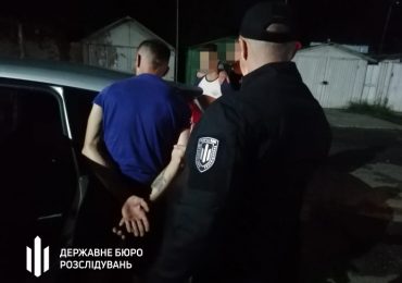 ДБР викрило «сімейну» групу наркоторговців, яка збувала на Закарпатті зброю та наркотики