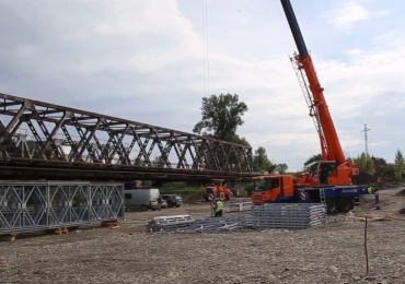 Другу секцію мосту у Тересві на Тячівщині зібрано