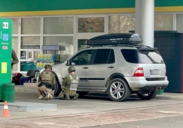 Офційно: вибухотехніки поліції Закарпаття обстежили автівку, про замінування якої повідомили вранці