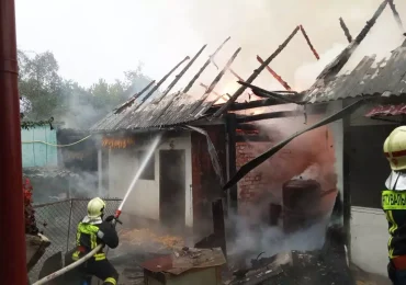 На Ужгородщині горіла надвірна споруда