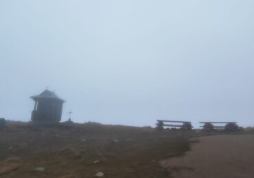 На високогір'ї Карпат хмарно, дощ та туман