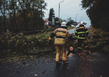 Дощова доба на Закарпатті наробила чимало біди: рятувальники та працівники РЕМ ліквідовують наслідки