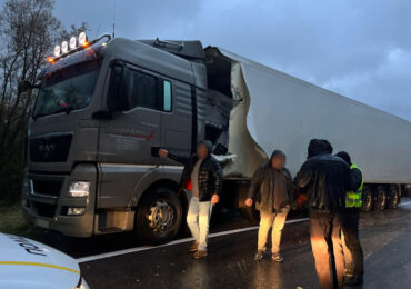 Поліція Закарпаття затримала водія вантажівки, який спричинив смертельне ДТП на трасі «Київ-Чоп»