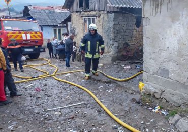 Закарпатські рятувальники ліквідували пожежу в житловому будинку