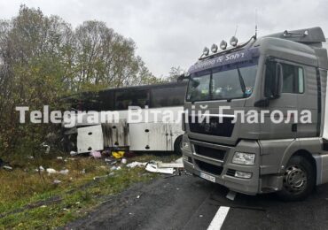 На Закарпатті зіштовхнулися автобус та вантажівка