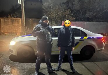 Мукачівські патрульні допомогли доправити додому 14-річного хлопця