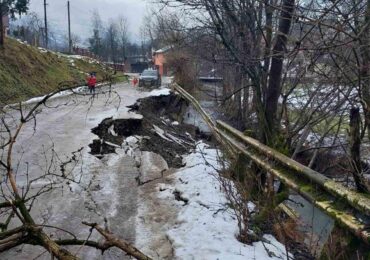 Внаслідок значних опадів зруйновано частину дороги "Міжгір'я-Лозянське"