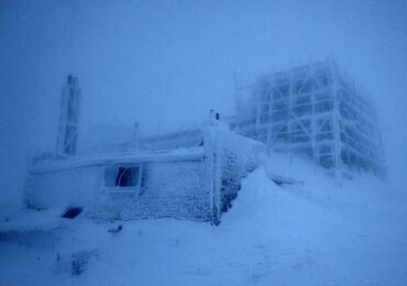 На високогір'ї Карпат температура повітря -8°C