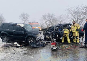 Зіткнулися Mercedes та Lexus: на Закарпатті трапилася смертельна ДТП