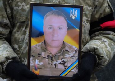 В Ужгороді провели в останню путь полеглого Героя Руслана Єлагіна