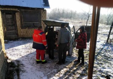 Медики “швидкої” на Виноградівщині два кілометри йшли пішки до пацієнтки зі зламаною ногою