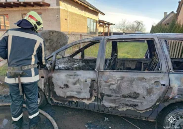 Берегівські рятувальники ліквідували пожежу легкового автомобіля