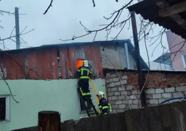 Виноградівські рятувальники ліквідували загоряння літньої кухні