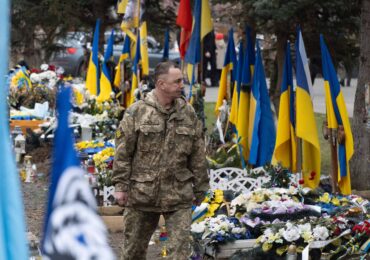 В Ужгороді на Пагорбі Слави вшанували пам'ять полеглих Героїв