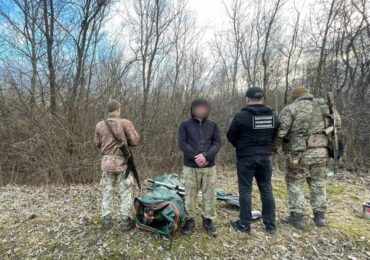 Прикордонники затримали закарпатця, який планував переплисти Тису на човні