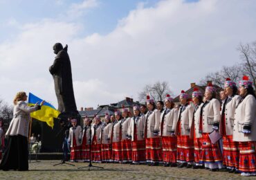 «І на оновленій землі врага не буде, супостата, а буде син, і буде мати, і будуть люде на землі»: в Ужгороді вшанували Великого Кобзаря