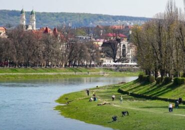 Відсьогодн в Ужгороді місячник благоустрою