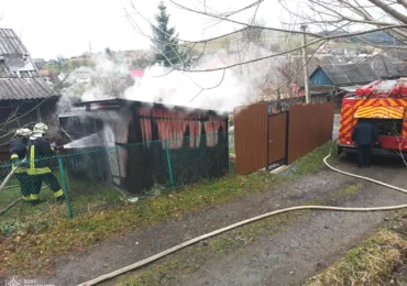 Воловецькі вогнеборці успішно ліквідували пожежу в надвірній споруді