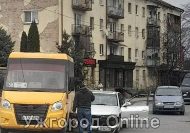 В Ужгороді трапилася ДТП за участі автобуса та легковика