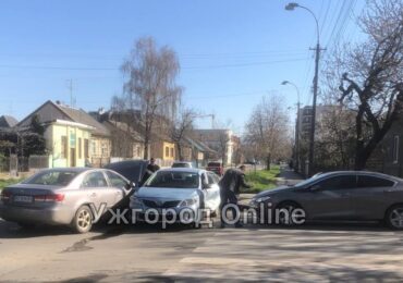 В Ужгороді трапилася ДТП за участі кількох авто
