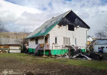 У Синевирі на Хустщині рятувальники ліквідували пожежу в житловому будинку