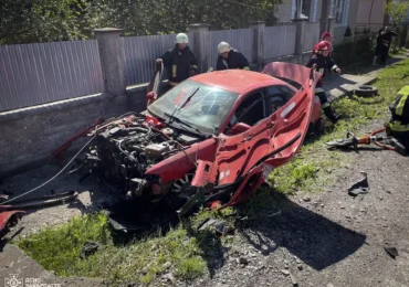 ДТП на Закарпатті: рятувальники деблокували водія, якого затисло в салоні автомобіля