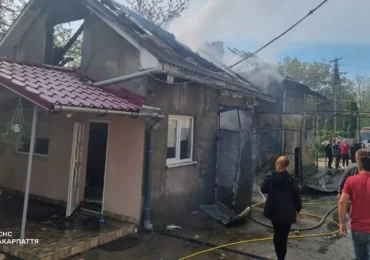 Загоряння двох надвірних споруд ліквідували мукачівські рятувальники