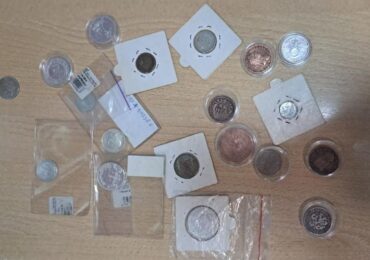 На кордоні зі Словаччиною виявили старовинні монети, які іноземець намагався вивезти з України