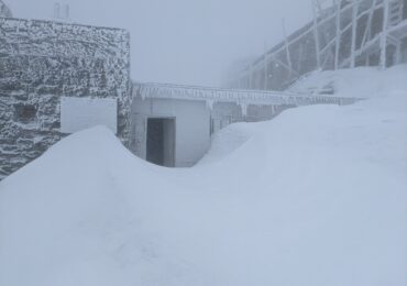 Тим часом у Карпатах: високогір'я вкрите снігом
