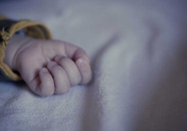 Ужгородці, яка залишила новонароджену дитину помирати, призначено 2 роки іспитового ув'язнення