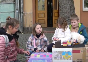 Юні волонтери: четверо друзів з Мукачева продають свої вироби та допомагають ЗСУ