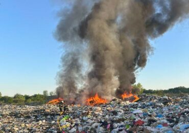 Масштабна пожежа з постраждалим сталася на сміттєзвалищі у Чопі