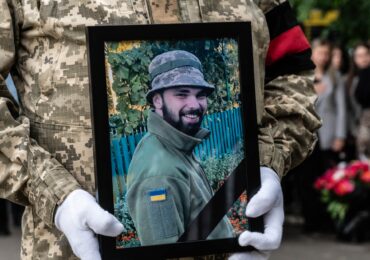 В Ужгороді провели в останню путь полеглого Героя Євгенія Белкіна