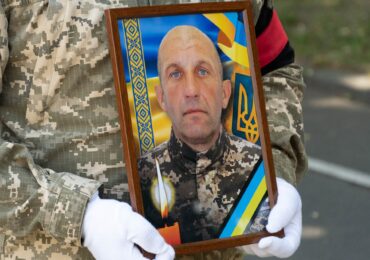 В Ужгороді провели в останню путь полеглого Героя Віктора Іллара