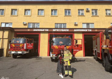 Закарпатський рятувальник романтично освідчився коханій