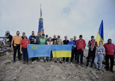 Національний стяг кримських татар розгорнули на Говерлі