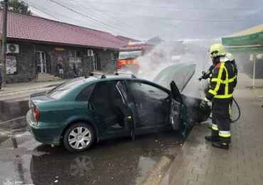 Хустські рятувальники загасили пожежу в автомобілі